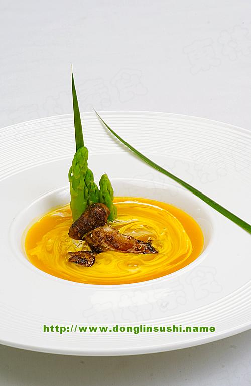 芦笋奶油南瓜浓汤配油煎松茸的做法