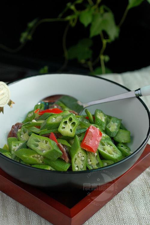 秋葵腊肠小炒的做法