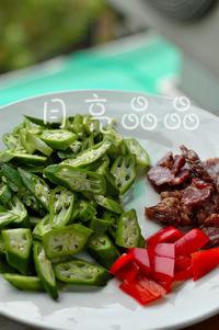 秋葵腊肠小炒的做法