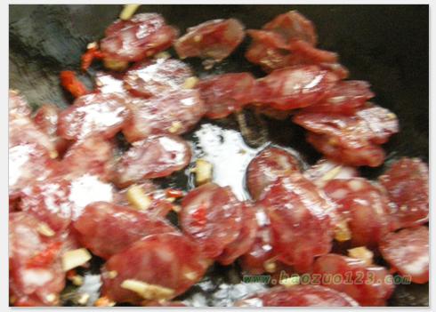 圆白菜炒香肠的做法