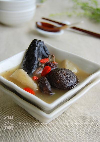 香菇山药炖乌鸡的做法