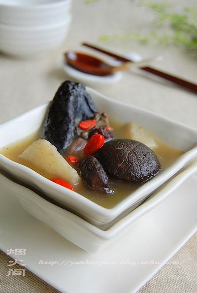 香菇山药炖乌鸡的做法