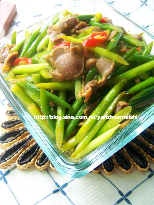 酸辣蒜苔鸡胗的做法