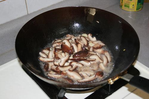 冬菇扒茼蒿的做法