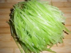 白灼莴苣的做法