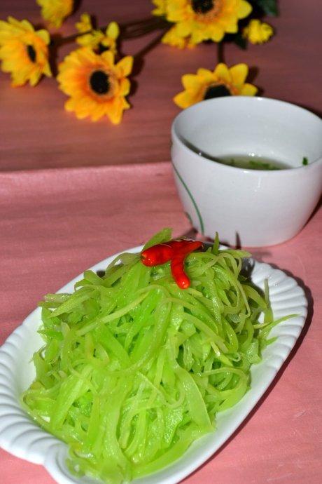 白灼莴苣的做法