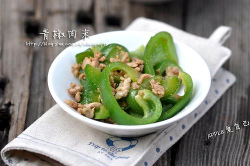 青椒肉末盖浇饭的做法