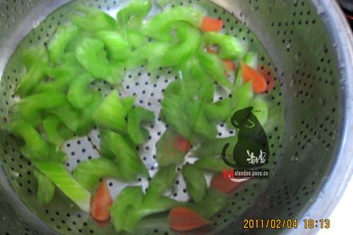 西芹腰果的做法