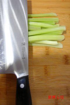 肉丝炒芹菜的做法