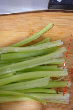 肉丝炒芹菜的做法