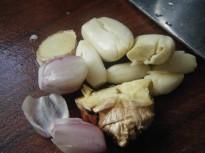 黄豆炖五花肉的做法