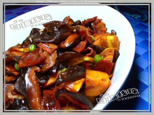 冬笋香菇木耳烧培根的做法