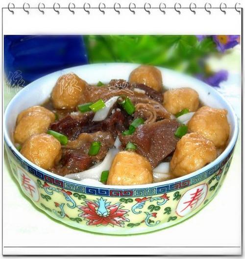 鱼蛋牛腩粉的做法