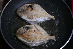 家常红烧平鱼的做法