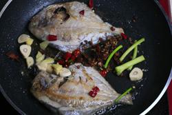 家常红烧平鱼的做法