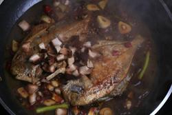 家常红烧平鱼的做法