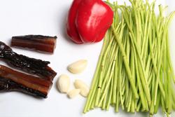 芦蒿炒腊肉的做法