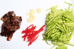 芦蒿炒腊肉的做法