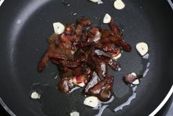 芦蒿炒腊肉的做法