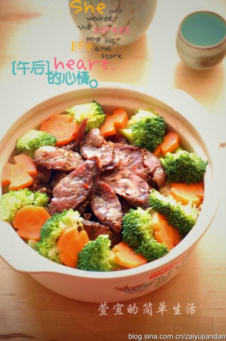 麻辣香肠煲仔饭的做法