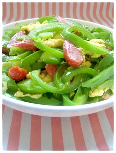 青椒香肠炒蛋的做法