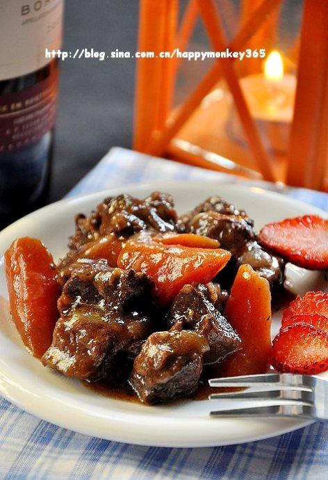 红酒牛腩煲的做法