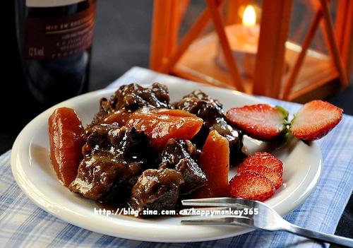 红酒牛腩煲的做法