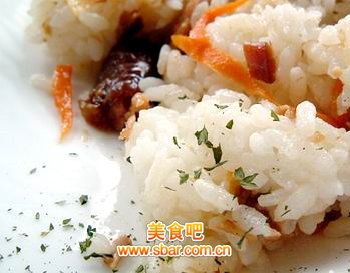什锦腊鸡炒饭的做法