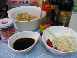 酸笋炒鸡肠的做法