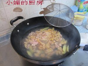 酸笋炒鸡肠的做法