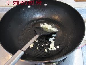 酸笋炒鸡肠的做法