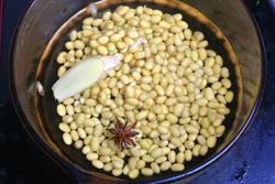 雪里蕻炒黄豆的做法
