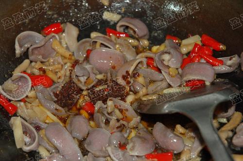 泡椒炒鸭杂的做法