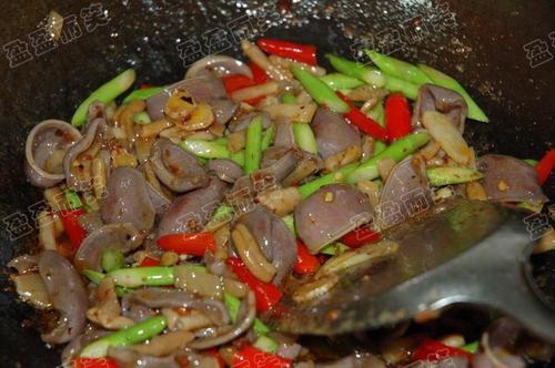 泡椒炒鸭杂的做法