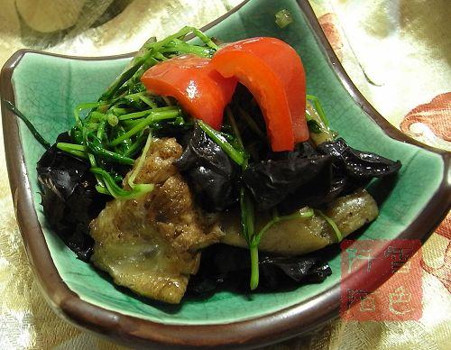 牛蒡木耳炒鸡块的做法