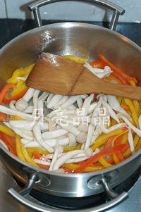 彩椒海鲜菇的做法