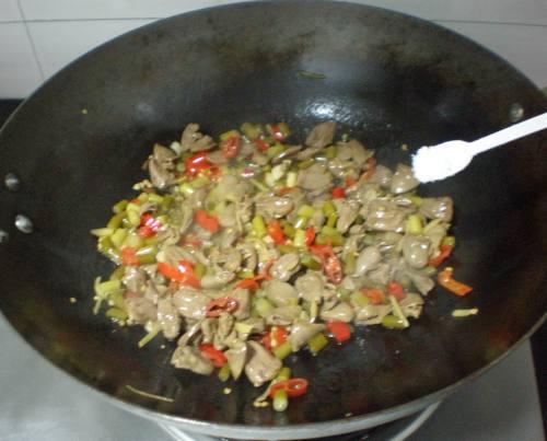 香辣鸡心的做法