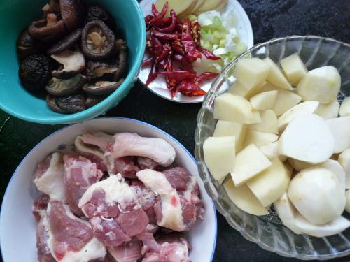 香菇芋头烧鸭的做法