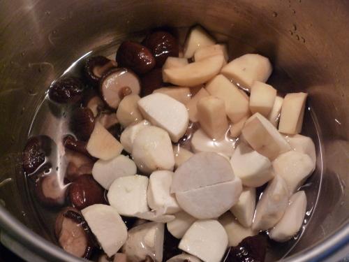 香菇芋头烧鸭的做法