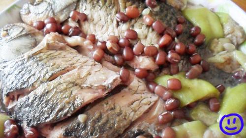 红小豆丝瓜鲫鱼汤的做法