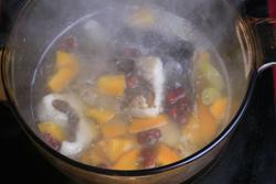 黑鱼红枣南瓜汤的做法