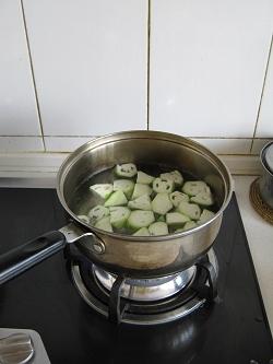 荷包蛋丝瓜汤的做法