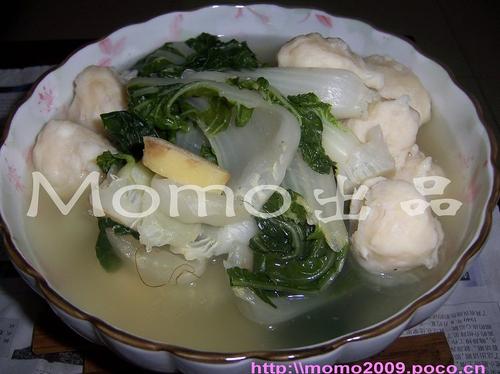 墨鱼丸滚白菜汤的做法