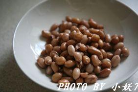 芹菜豆干拌花生米的做法