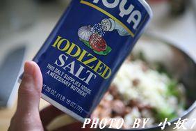 芹菜豆干拌花生米的做法