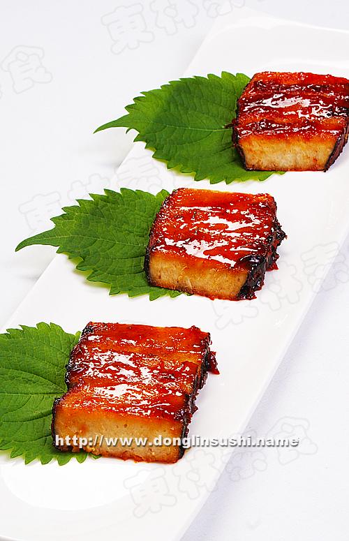 番茄素鱼冻配罗勒青酱的做法