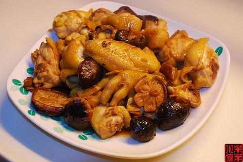 香菇焖鸡煲的做法