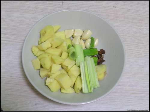 彝族坨坨鸡的做法