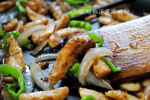 黑胡椒洋葱滑鸡柳的做法