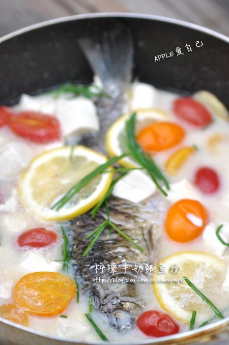 柠檬牛奶鲫鱼汤的做法
